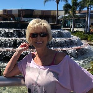 Meet your Posher, Pam